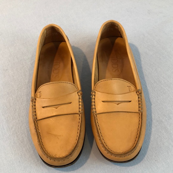 Tods Tan Gommino Leather Driving Loafers - Picture 1 of 10